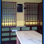 Minimalist wine cellars can benefit a lot from white marble counters.